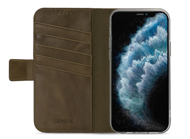 iPhone 11 Pro Max olijfgroene wallet geopend met 4 pasjesvakken en geldvak