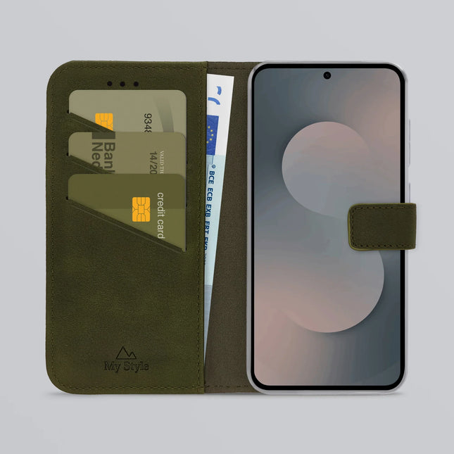 Samsung Galaxy S25 FE 5G hoesje Forest Green geopend met 3 pasjesvakken en geldvak
